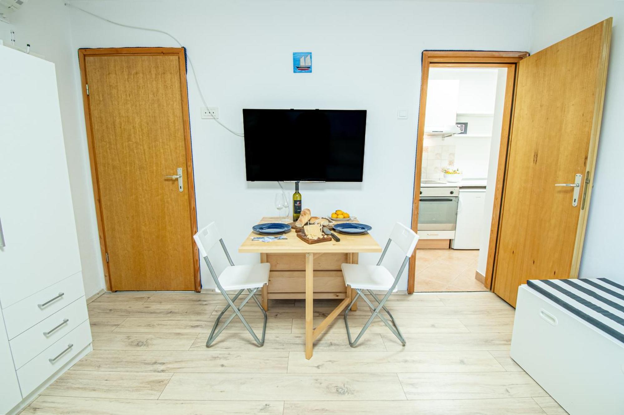 Umag Center Apartment Parking By Rentistra Exterior foto