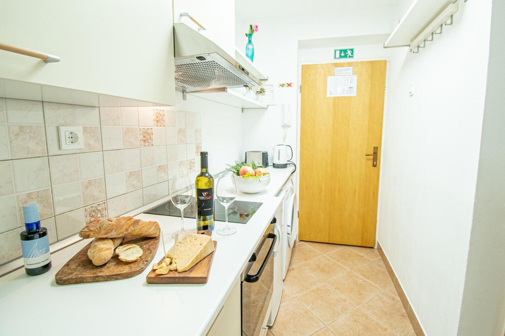 Umag Center Apartment Parking By Rentistra Exterior foto